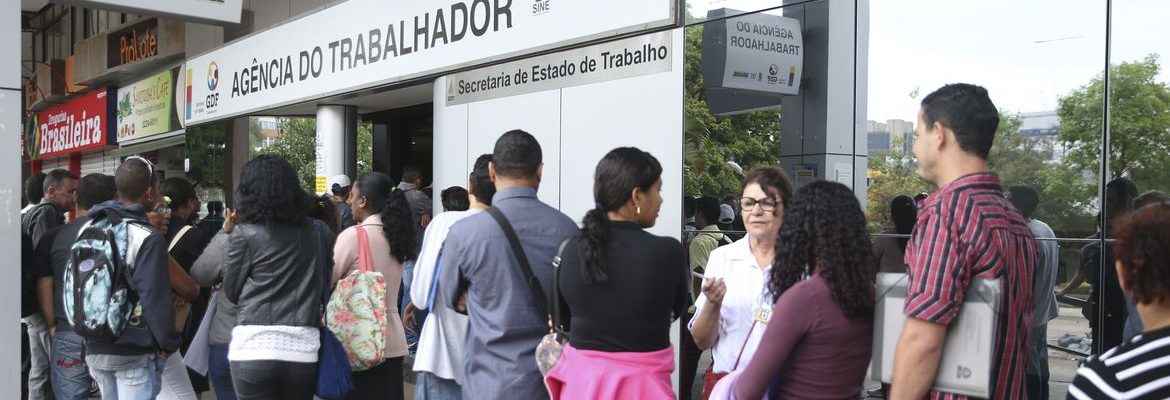 Teto do seguro-desemprego sobe para R$ 2.424,11 após reajuste