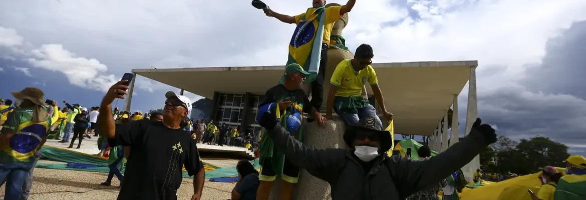 Caminhos da Reportagem relembra ataques de 8 de janeiro de 2023