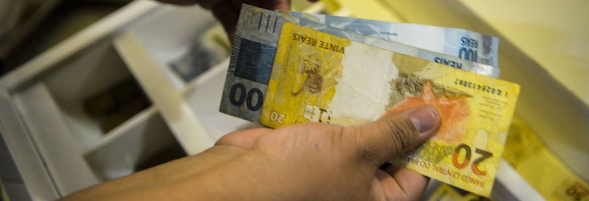 Inflação usada para cálculo de reajuste de salário é de 4,77%