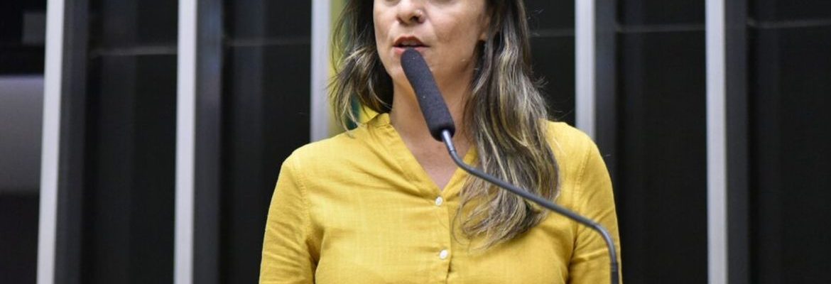 Projeto quer suspender salário de militares da ditadura