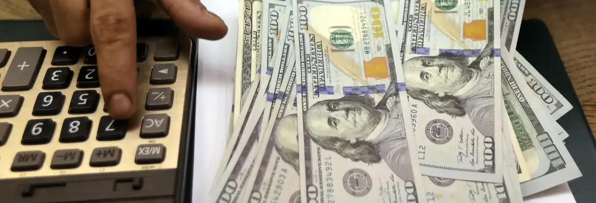 Dólar sobe para R$ 5,67 após oito quedas consecutivas