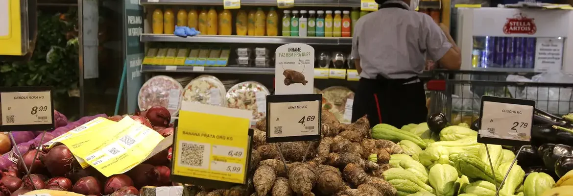 Contratos de trabalho por hora em supermercados aumentam precarização