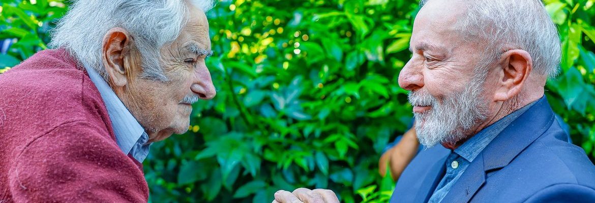 Lula participa de funeral do ex-presidente do Uruguai Pepe Mujica