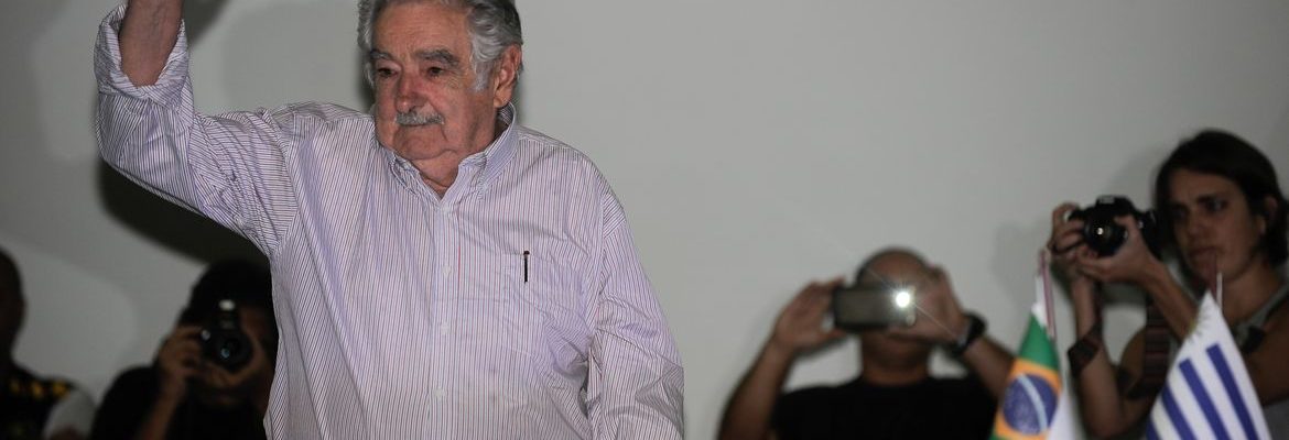 Deputados e senadores brasileiros lamentam morte de Mujica