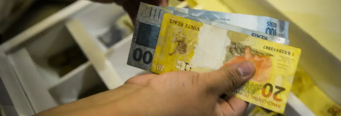 Rendimento médio dos brasileiros chega a R$ 3.270