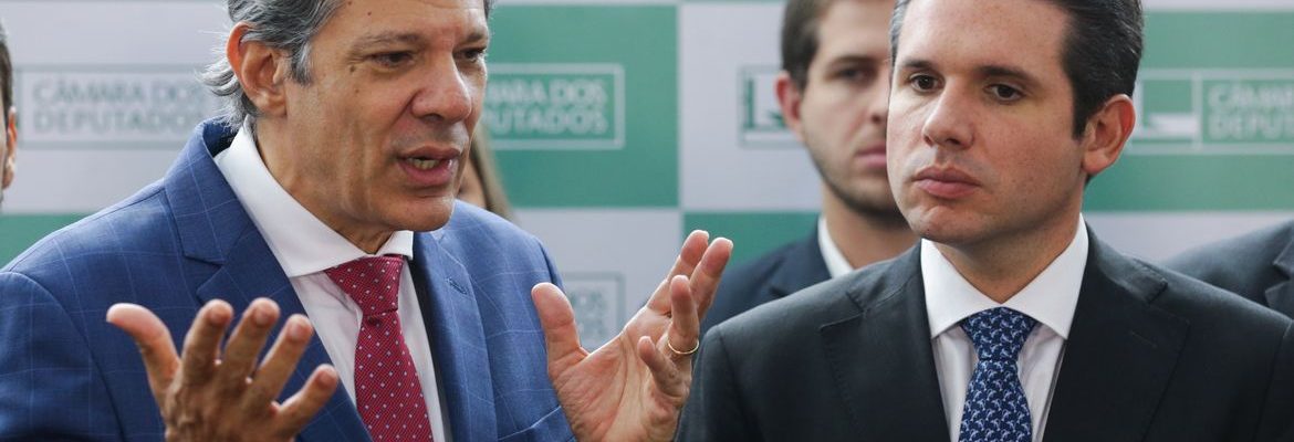 Equipe econômica apresentará a líderes partidários alternativas a IOF