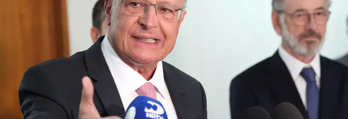 Pix é modelo, e problema real está em tarifas dos EUA, diz Alckmin