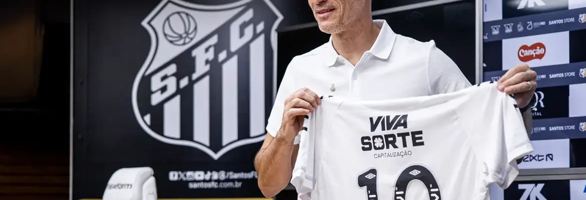 Vojvoda é apresentado oficialmente como novo técnico do Santos