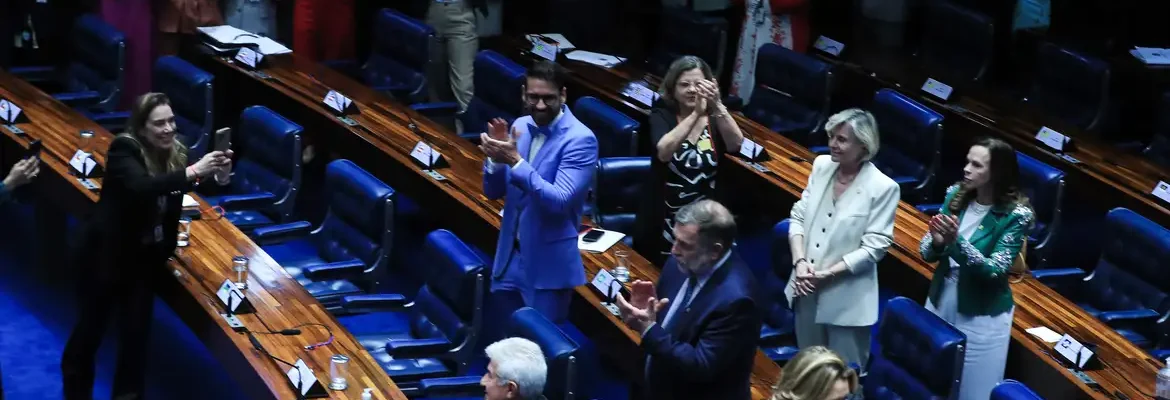 Senado aprova projeto contra adultização de crianças na internet