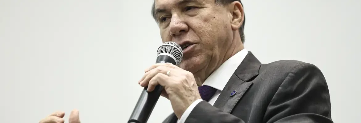 Juro alto preocupa mais que tarifaço, diz Luiz Marinho