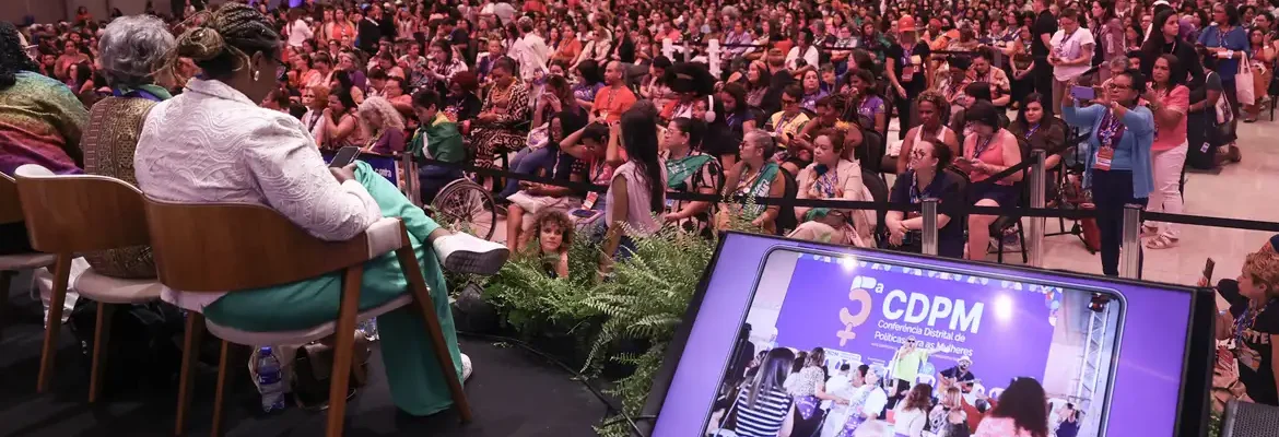 Conferencistas exigem políticas para todas as “mulheridades”