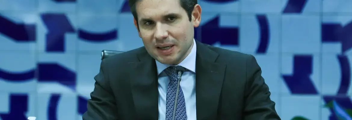 Hugo Motta confirma para hoje votação de isenção do Imposto de Renda