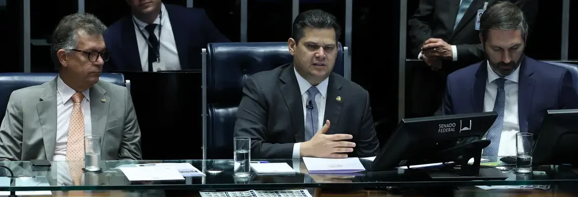 Após decisão de Mendes, Alcolumbre fala em votar PEC do Marco Temporal