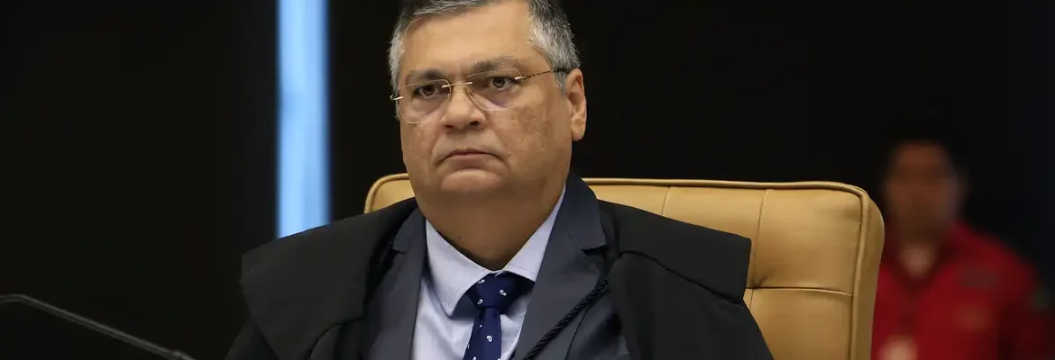 Ministro proíbe repasse de emendas para Eduardo Bolsonaro e Ramagem