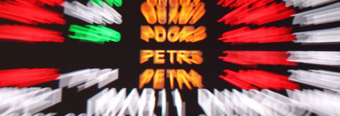 Bolsa bate recorde e fecha acima dos 166 mil pontos pela primeira vez