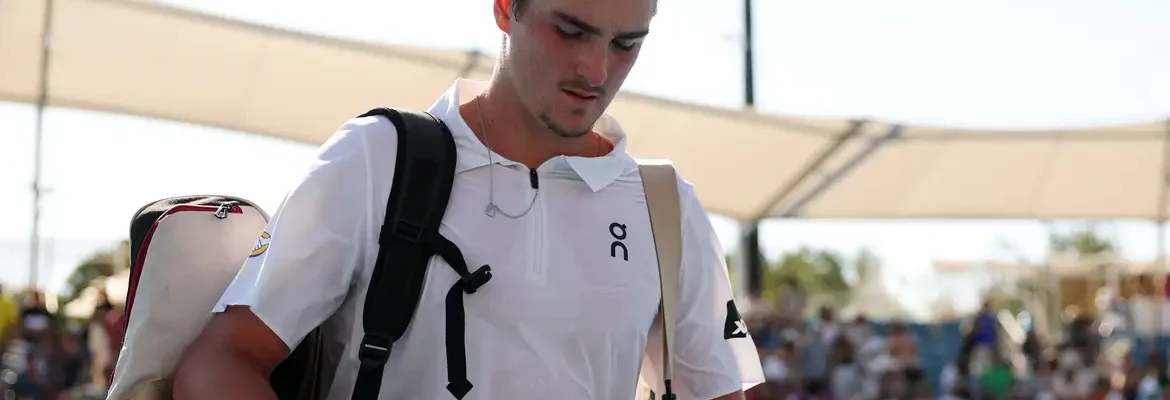 Fora de ritmo, João Fonseca cai na estreia do Aberto da Austrália