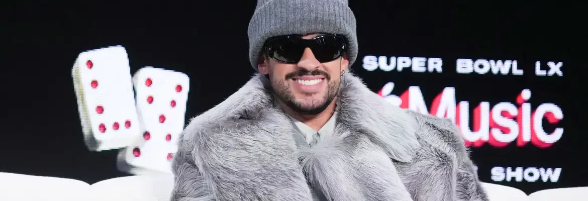 Bad Bunny, vencedor do Grammy e crítico de Trump, canta no Super Bowl