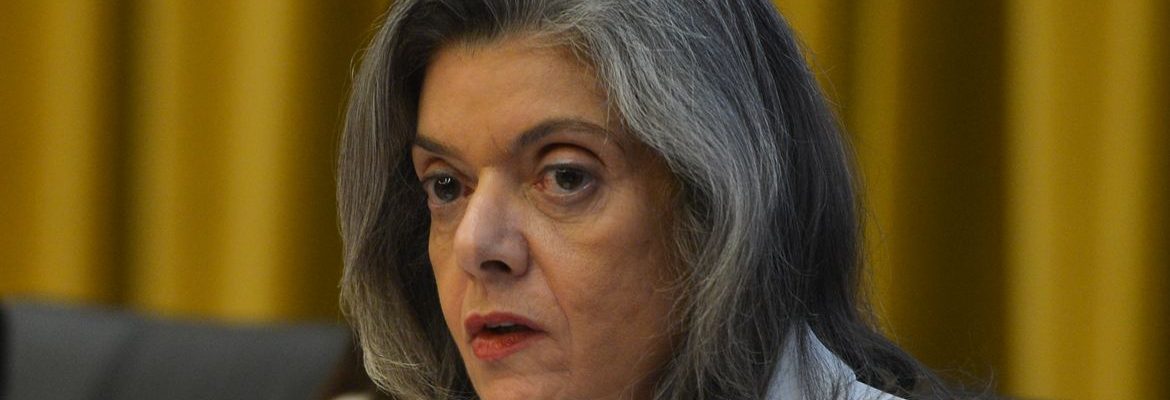 Cármen Lúcia vota contra gratificação de desempenho a inativos do INSS