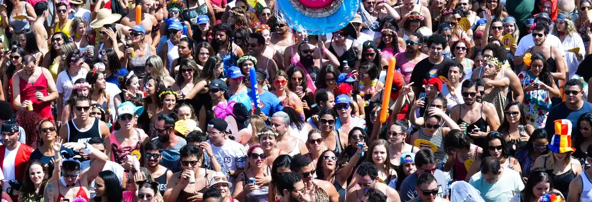 Ministério Público de SP vai investigar superlotação em blocos de rua