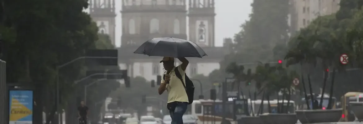 Chuvas intensas no Rio de Janeiro levam ao acionamento da Marinha